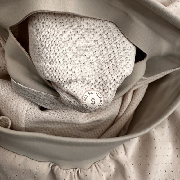 Lululemon Athletica men’s gray shorts size small - Picture 4 of 4